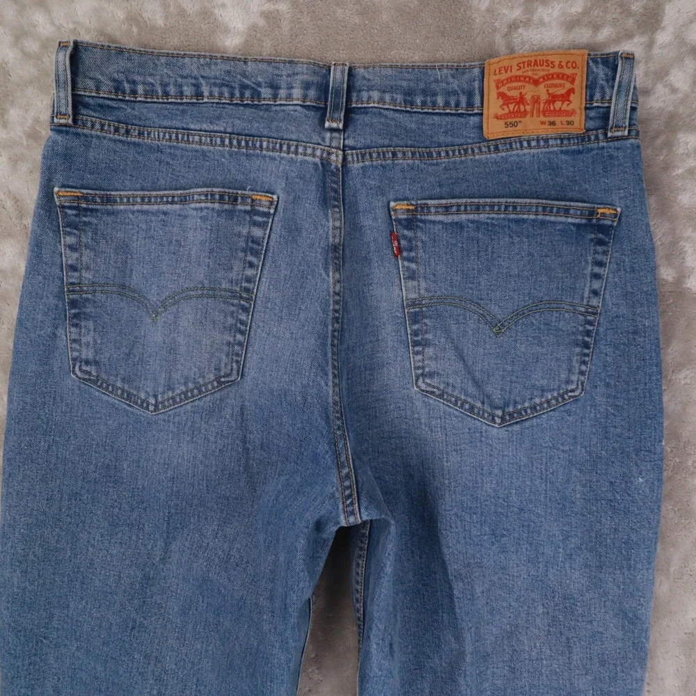 Levi's 550 Relaxed Straight‎ Leg Medium Wash Jeans Blue Men's 36x30 act 36x29